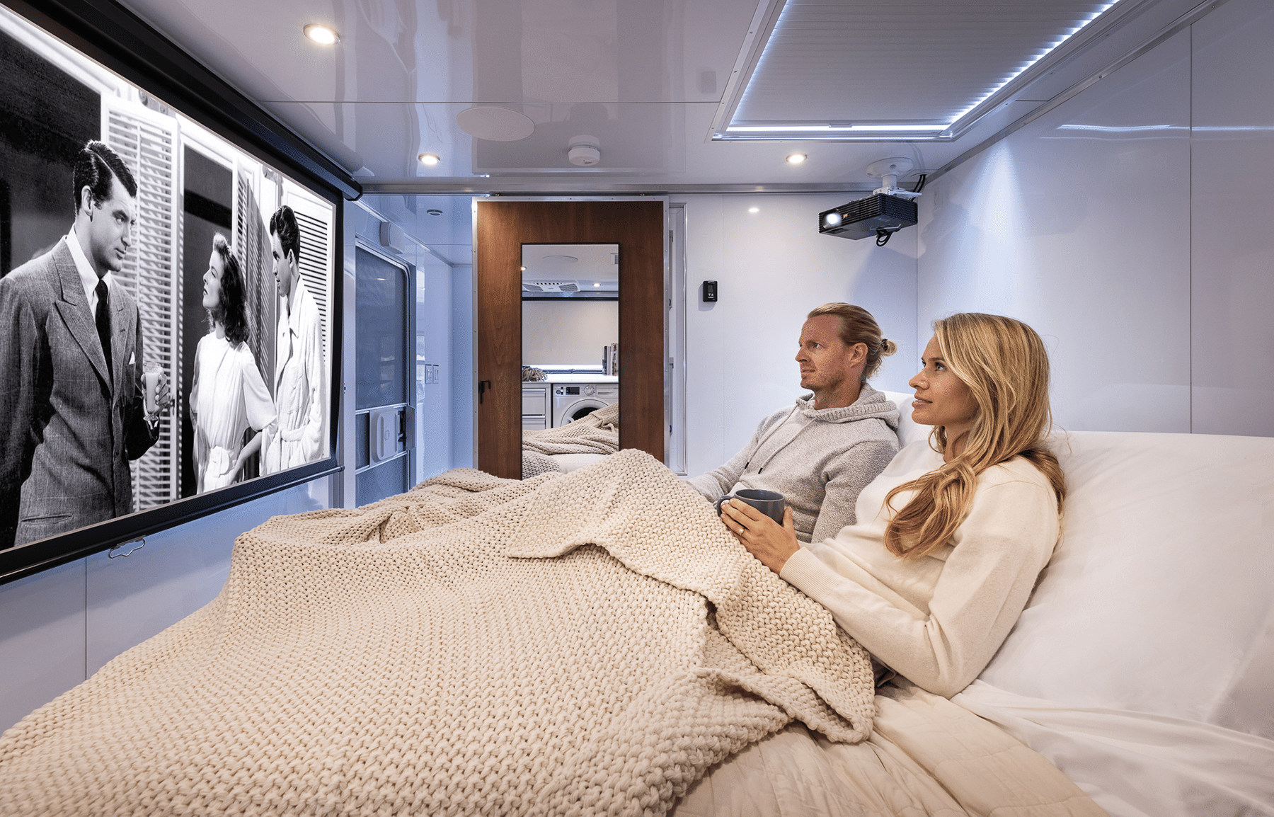 Top 5 Features of Travel Trailers That Are Perfect for Couples